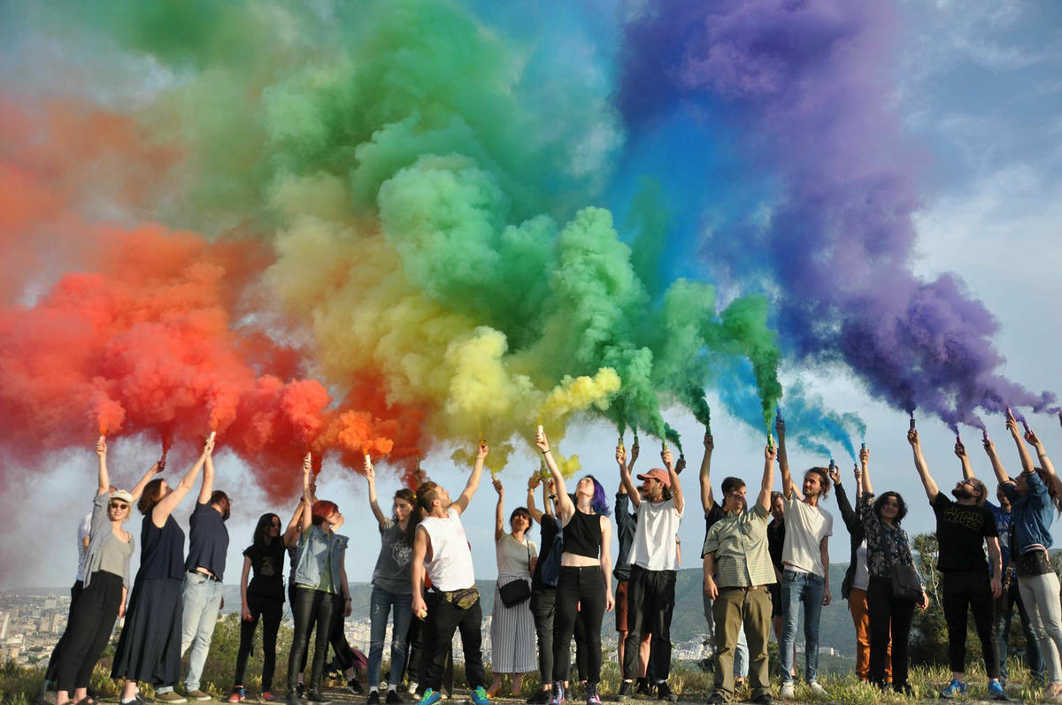 Tiflis'te saldırı altında bir  Onur Yürüyüşü